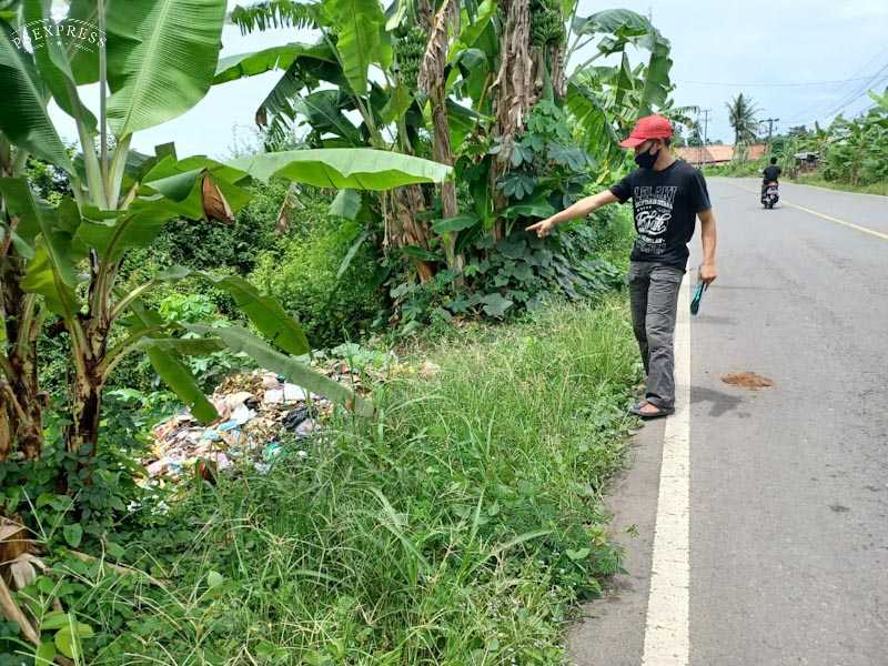 Tumpukan Sampah Menghiasi Jalinteng