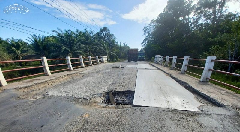 Belum Lama Diperbaiki, Kembali Jembatan Jebol