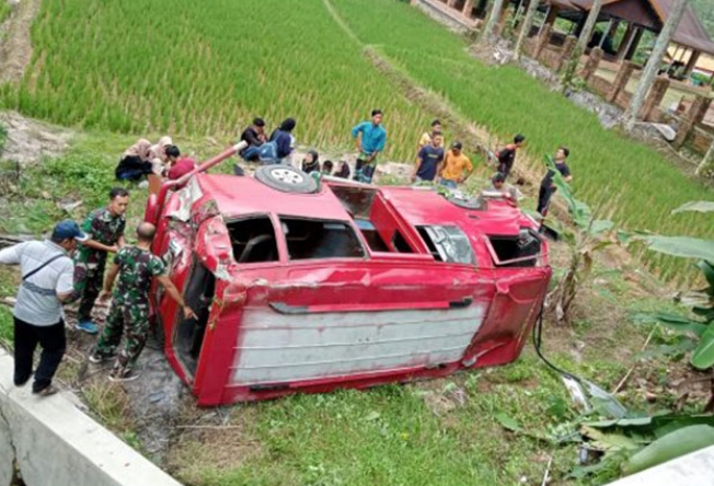 Bus Rombongan Siswa SMK Terjun ke Jurang, Satu Meninggal