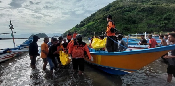 Korban Ritual Maut Pantai Payangan Jember Bertambah