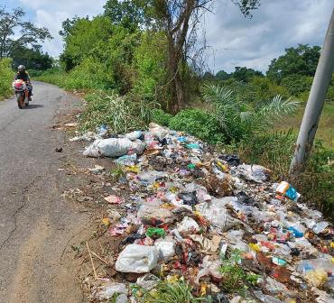 Masih Dihiasi Sampah yang Menggunung