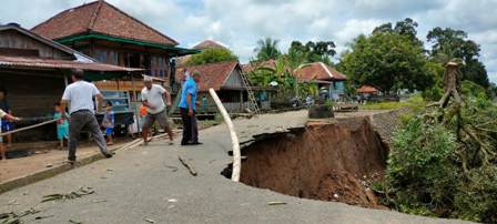 Akibat Longsor, Jaringan PDAM Terputus