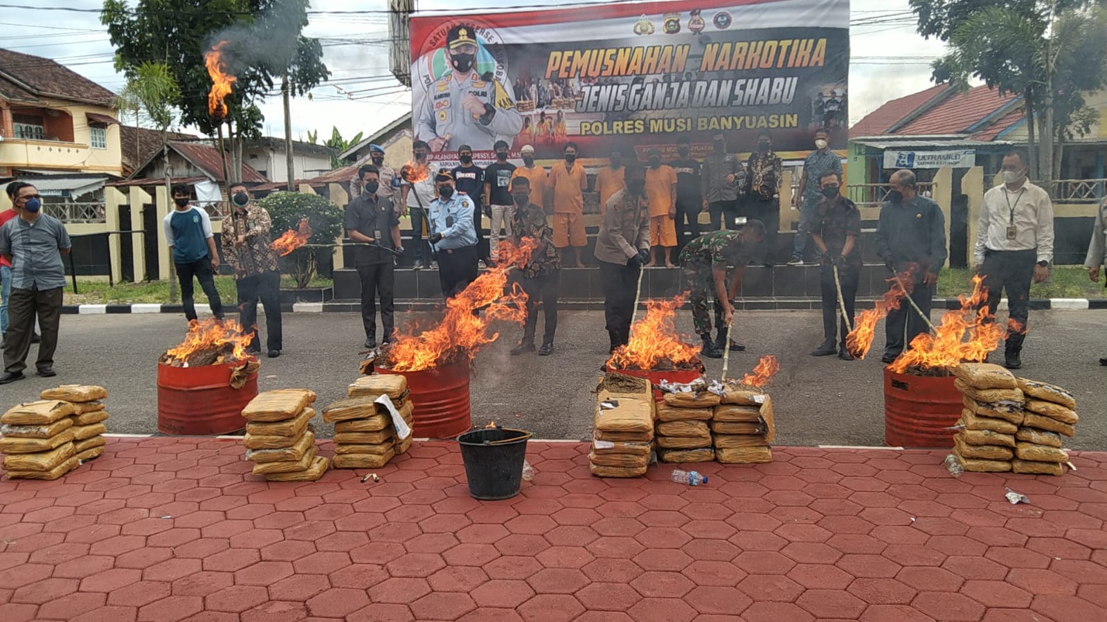 Polres Muba Musnahkan Ganja 104 Kg dan 1,6 Kg Sabu