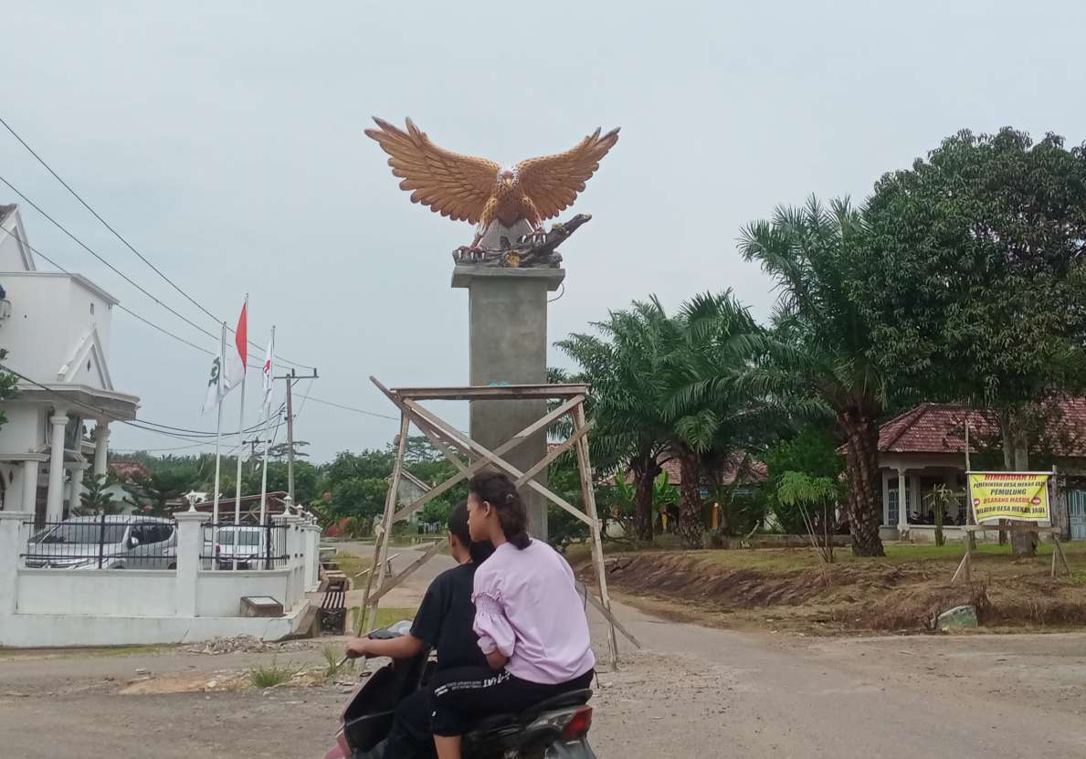 Tugu Rajawali, Ikon Baru Desa Mekar Jadi