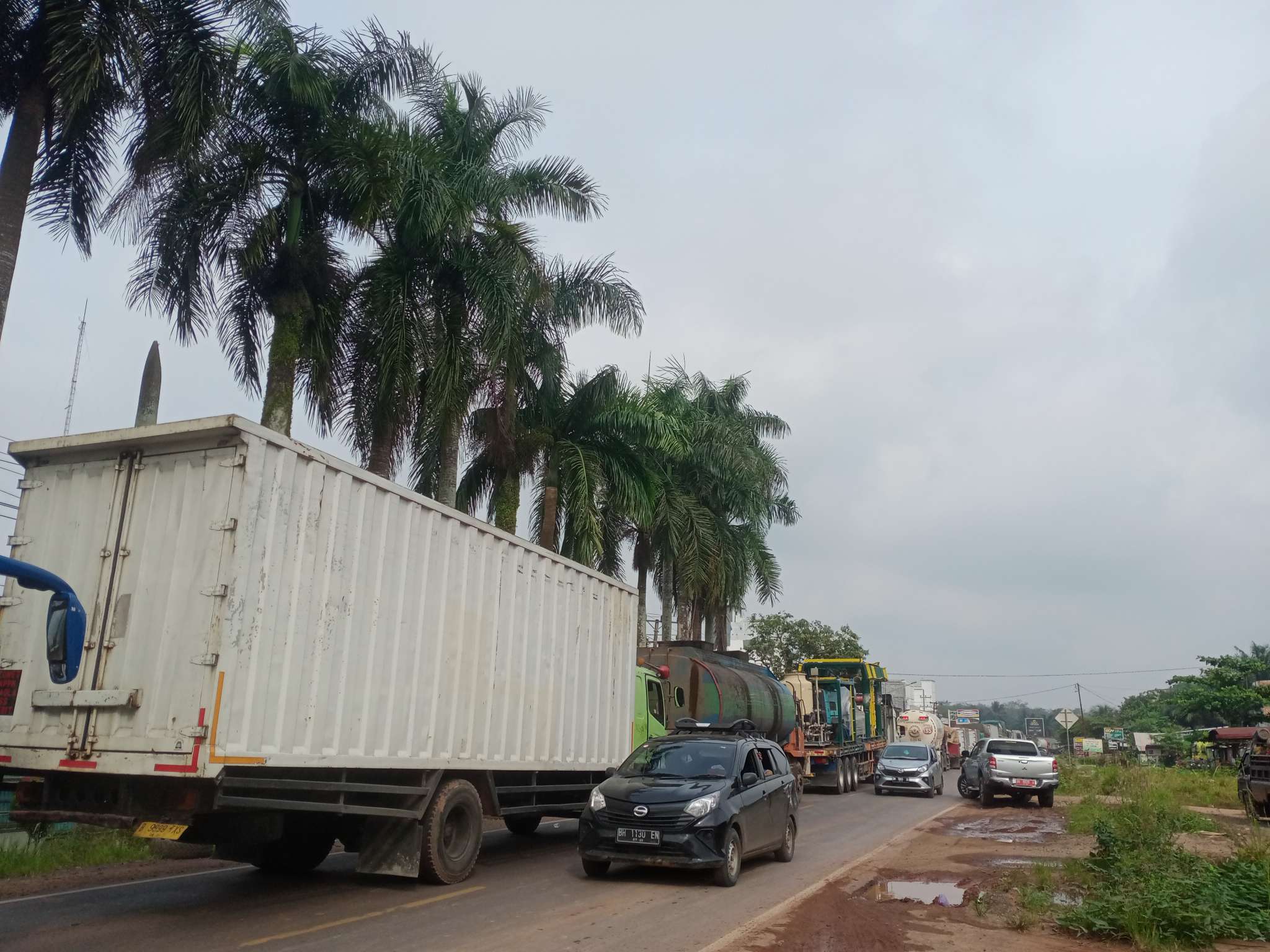 Jalintim di Srigunung Saat Ini Macet Panjang