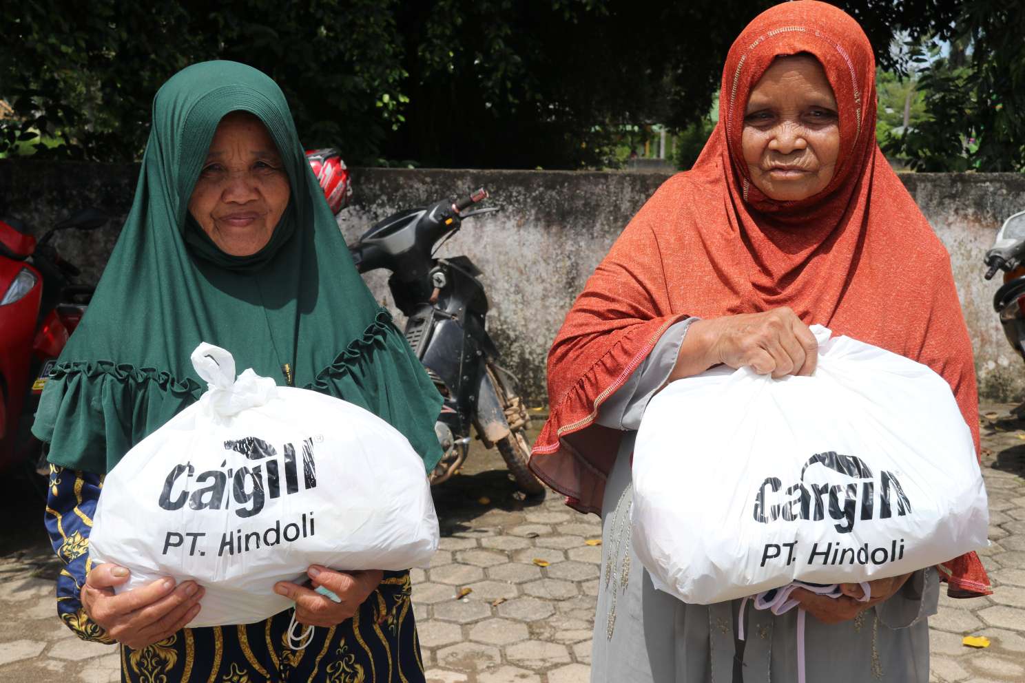 Hindoli Kembali Bagikan 2 Ribu Paket Sembako