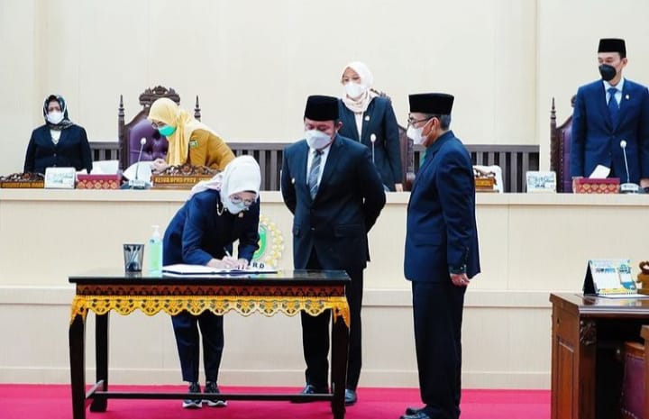 Gubernur Sumsel H Herman Deru menyampaikan pengantar LKPJ Tahun Anggaran 2021