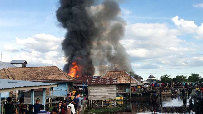 Jelang Berbuka Puasa, 14 Rumah Panggung Hangus Terbakar