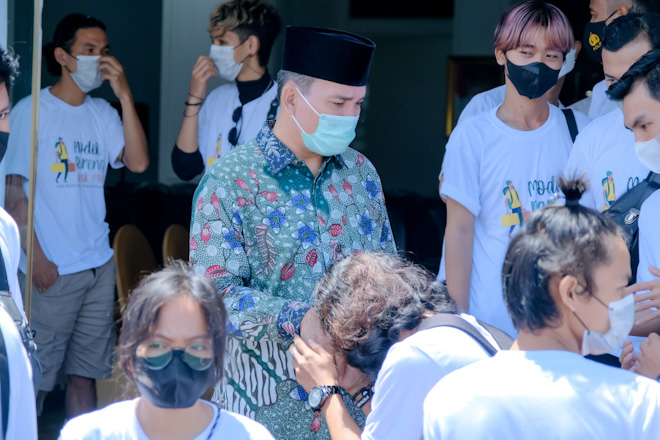 Plt Bupati Beni Hernedi Sambut Mahasiswa Perantauan yang Ikut Program Mudik Gratis