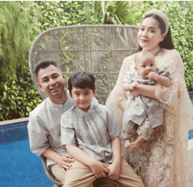 Raffi Ahmad dan Nagita Slavina Saat Idulfitri Menuai Pujian