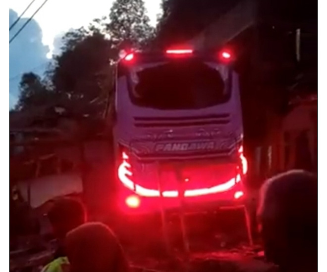 Bus Seruduk Rumah di Ciamis, Banyak Korban Meninggal Dunia