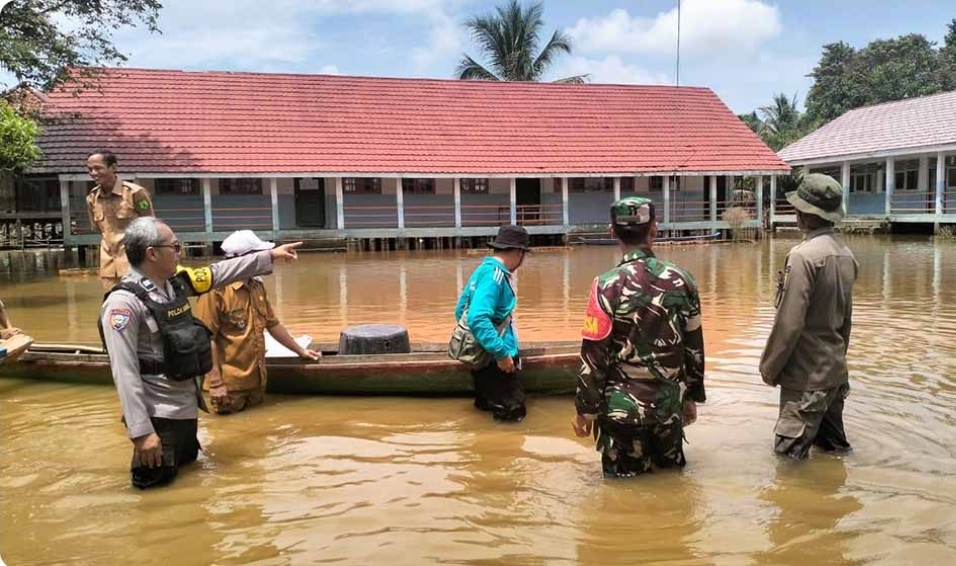 Hampir Sepekan, Desa Ulak Embacang Sanga Desa Terendam Banjir, Siswa Masih Diliburkan