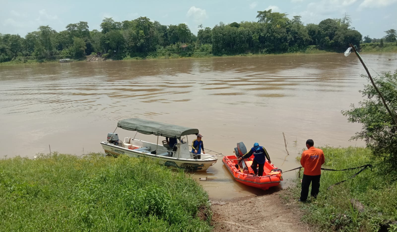 Perahu Ketek Yang Ditumpangi Bocor Sodik Tenggelam Disungai Musi, BPBD Muba Masih Terus Melakukan Pencarian