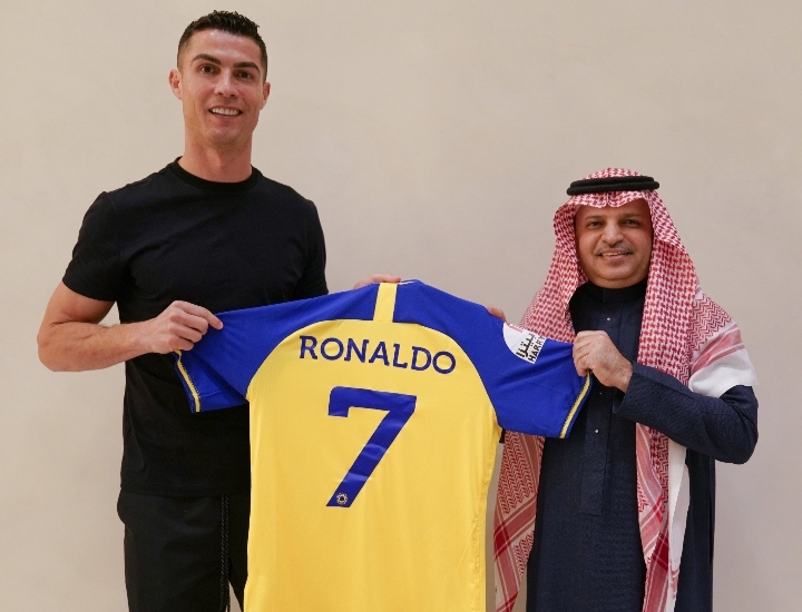 Cristiano Ronaldo Resmi Gabung Klub Sepakbola Arab Al-Nassr, Gajinya Bikin Ngiler