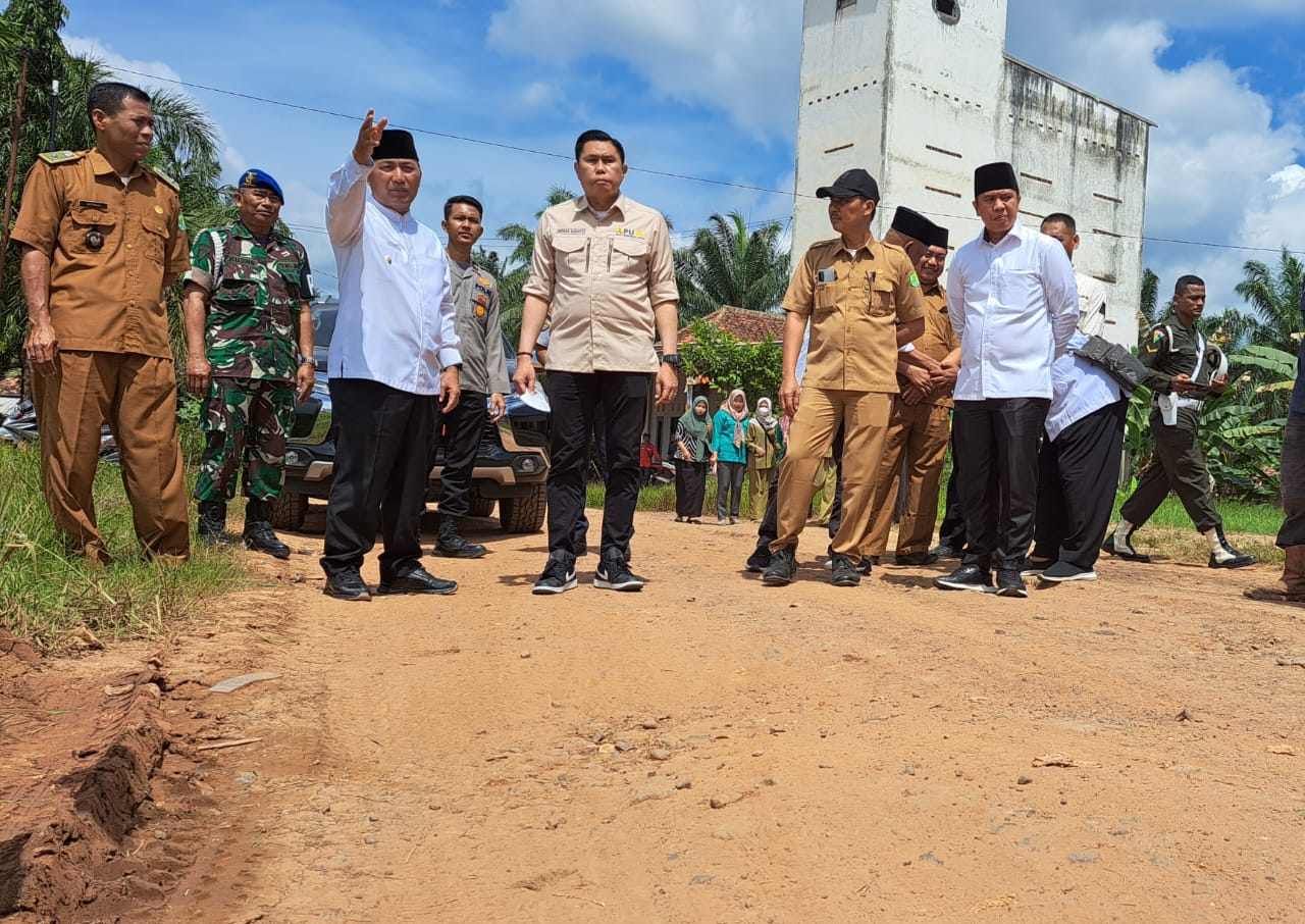 Jalan Sumber Rejeki di Bangun, PJ Bupati Tinjau Langsung Pembangunan