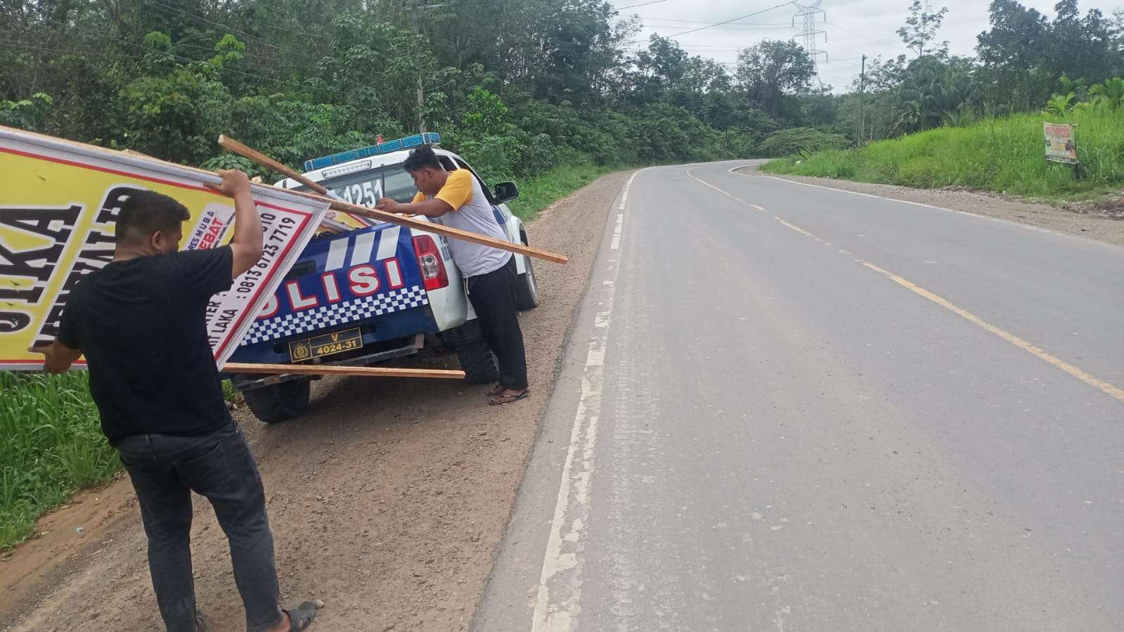 Jelang Momen Liburan Nataru, Satlantas Polres Muba Pasang Rambu Peringatan