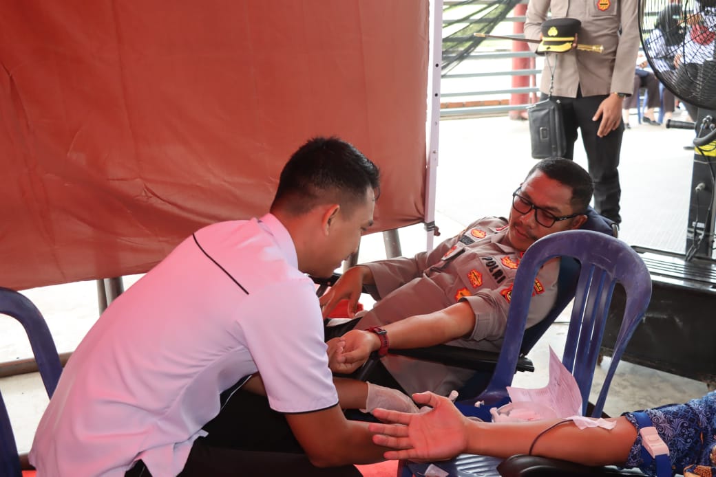 Kapolres Muba Donor Darah pada Peringatan HUT KORPRI ke-54 dan HUT PGRI ke-80