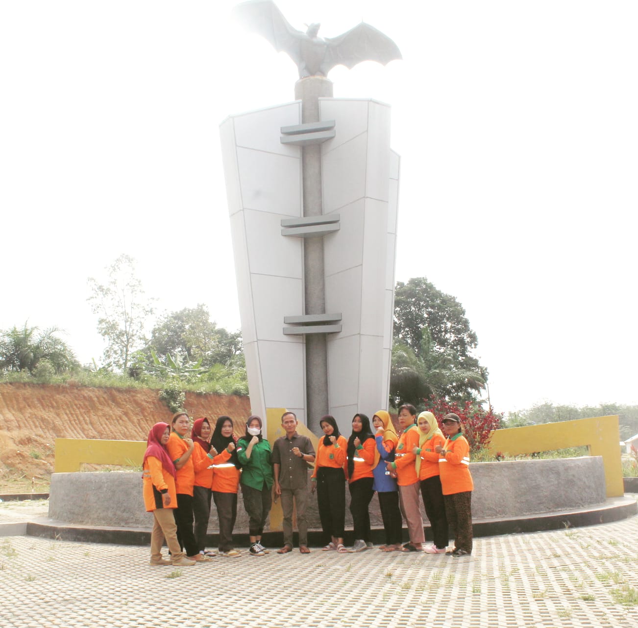 Tugu Kecamatan Keluang Semakin Cantik