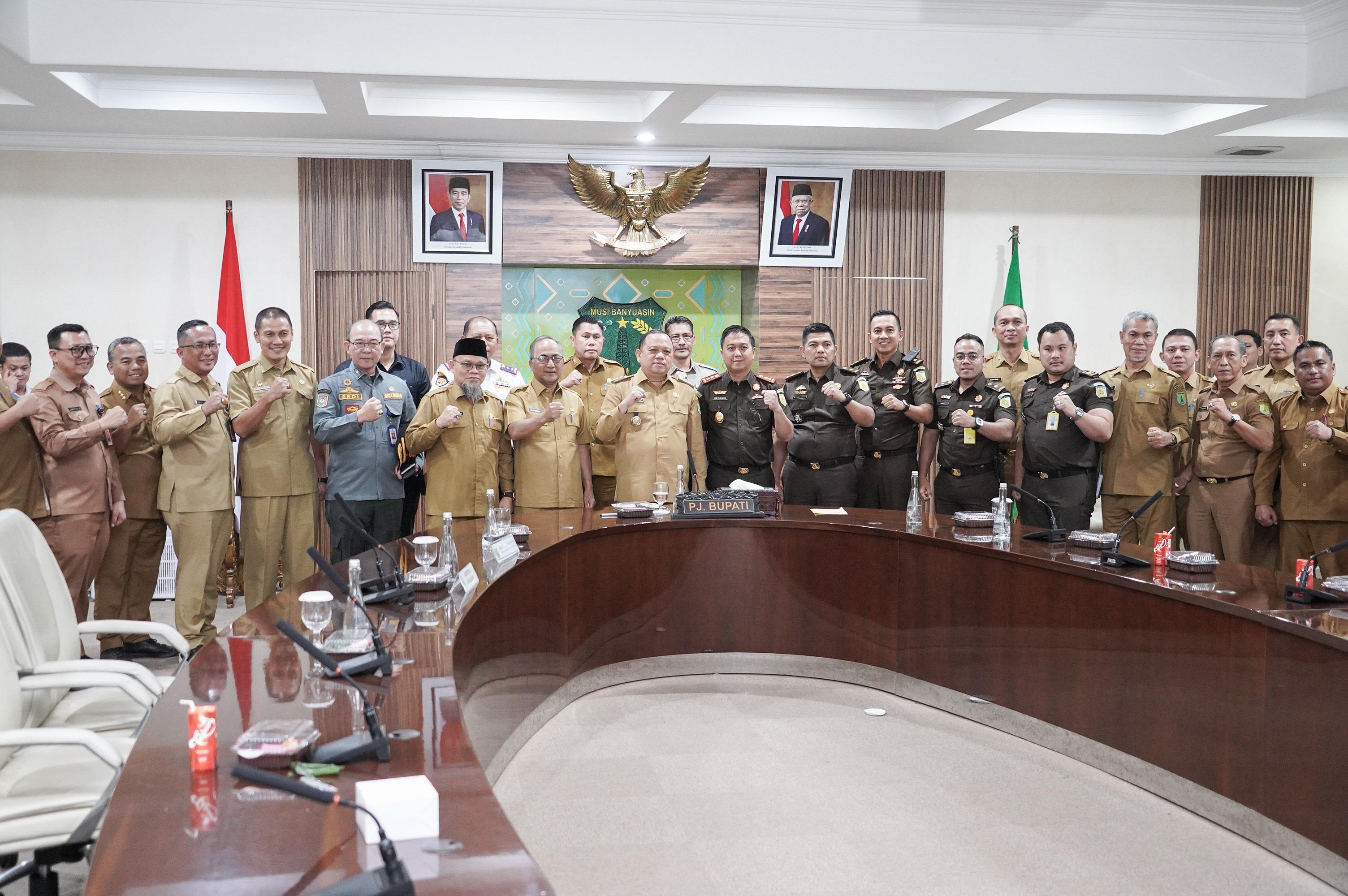 Rapat Staf Pemkab Muba, Pj Bupati H Sandi Fahlepi Dorong Percepatan Pelaksanaan Kegiatan di Kabupaten