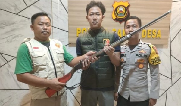 Dukung Operasi Senpi Musi 2025, Warga Sanga Desa Serahkan Dua Pucuk Senjata Api Rakitan ke Polisi