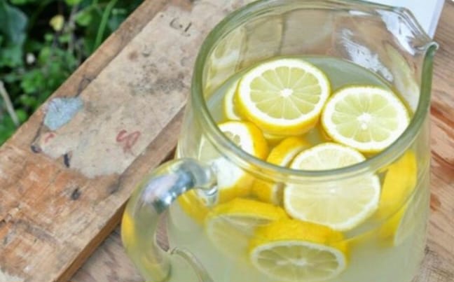 Rutin Minum Air Lemon Dipagi Hari, Bisa Meningkatkan Kekebalan Tubuh