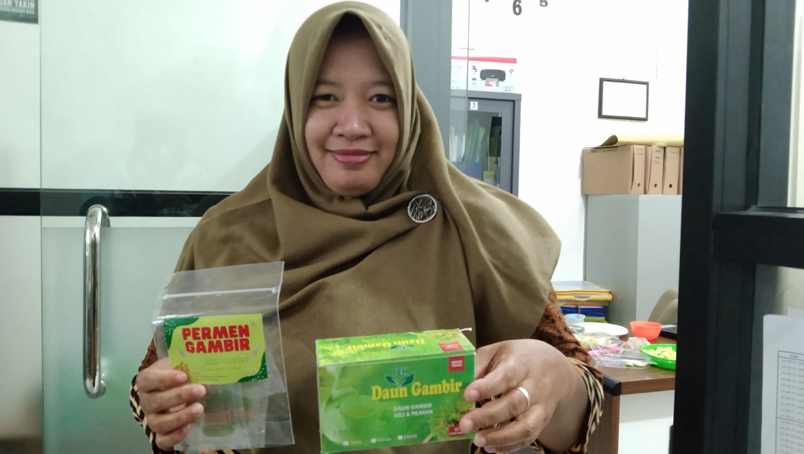 Daun Gambir Dibuat jadi Permen Herbal dan Teh