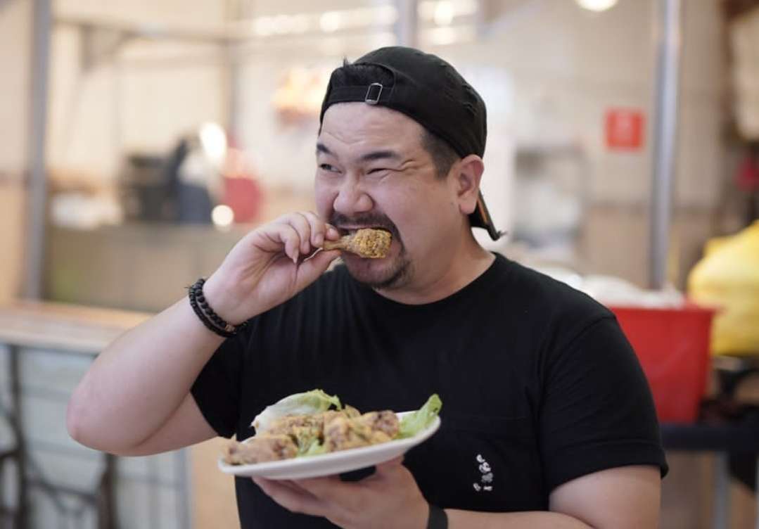 Suka Nonton Review Makanan, Ini 5 Food Vlogger Bikin Gagal Diet