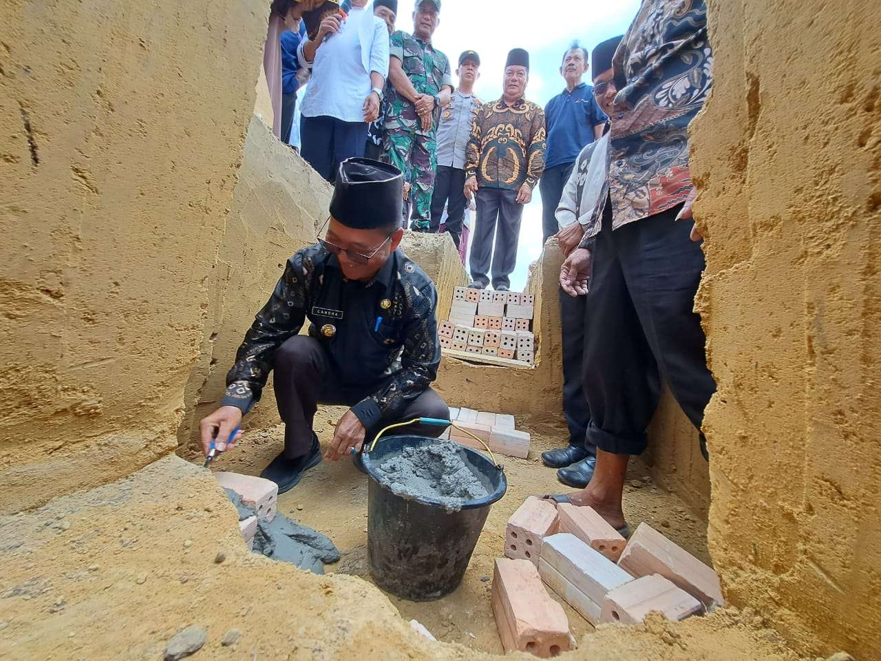 Warga Dusun 8 Srigunung Bangun Masjid Baru, Camat Wakili PJ Bupati Peletakan Batu Pertama 