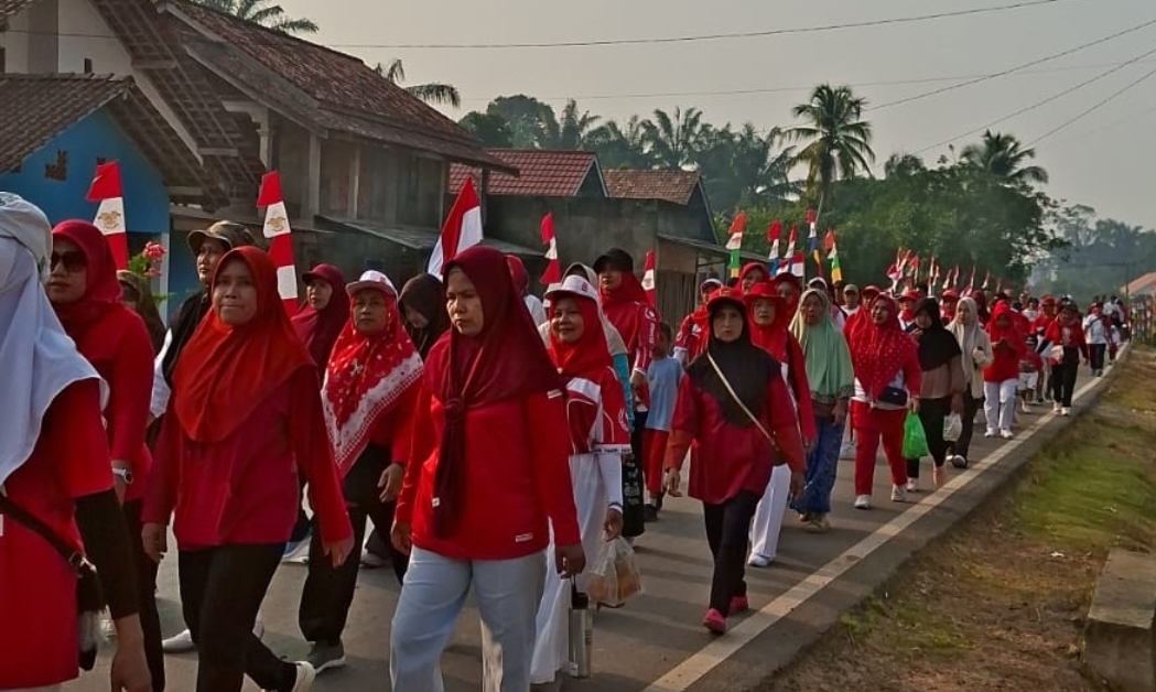 Meriahkan HUT RI Ke-81, Ratusan Warga Sukadamai Baru Ikuti Jalan Santai
