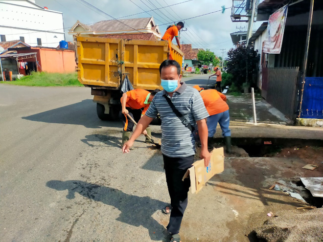 Trus Dilakukan Pengecekan,  Drainase di Sekayu Tak Lagi Tersumbat