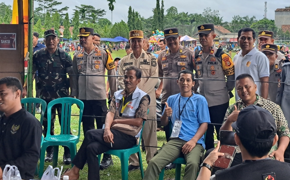 Wakapolres Muba Didampingi Forkopimcam Sungai Lilin Monitoring Kegiatan Pencoblosan di TPS