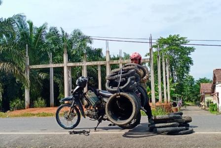Usaha Ban Sepeda Motor Bekas, Raup Omset Jutaan Rupiah 
