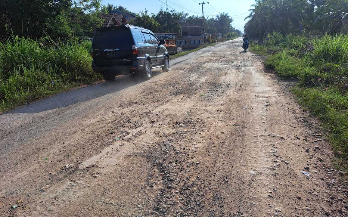 Banyak Menyebabkan Kerusakan, Perusahaan di Muba Wajib Bantu Perbaiki Jalan Rusak