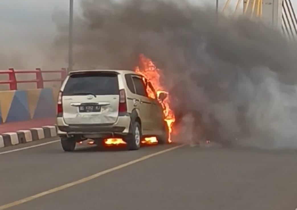 Sebelum Terbakar di Jembatan Musi IV Palembang, Terdengar Suara Keras Dari Mesin Toyota Avanza