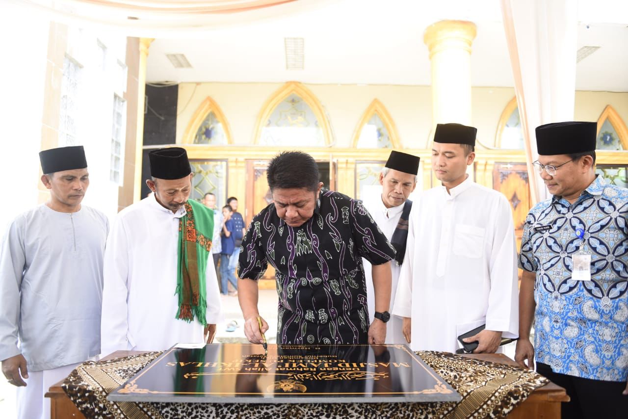 Resmikan Masjid Jami' Al Ikhlas, Herman Deru Minta Pengurus Isi Kegiatan Masjid Dengan Rumah Tahfidz