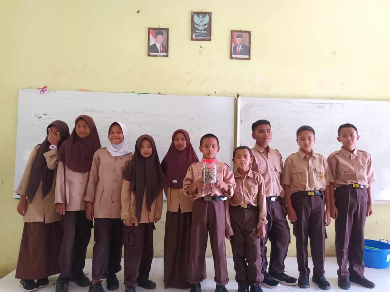 Siswa SMP Negeri 3 Sanga Desa Bikin 'Pedeh', Angkat Kearifan Lokal Pada P5 Kurikulum Merdeka