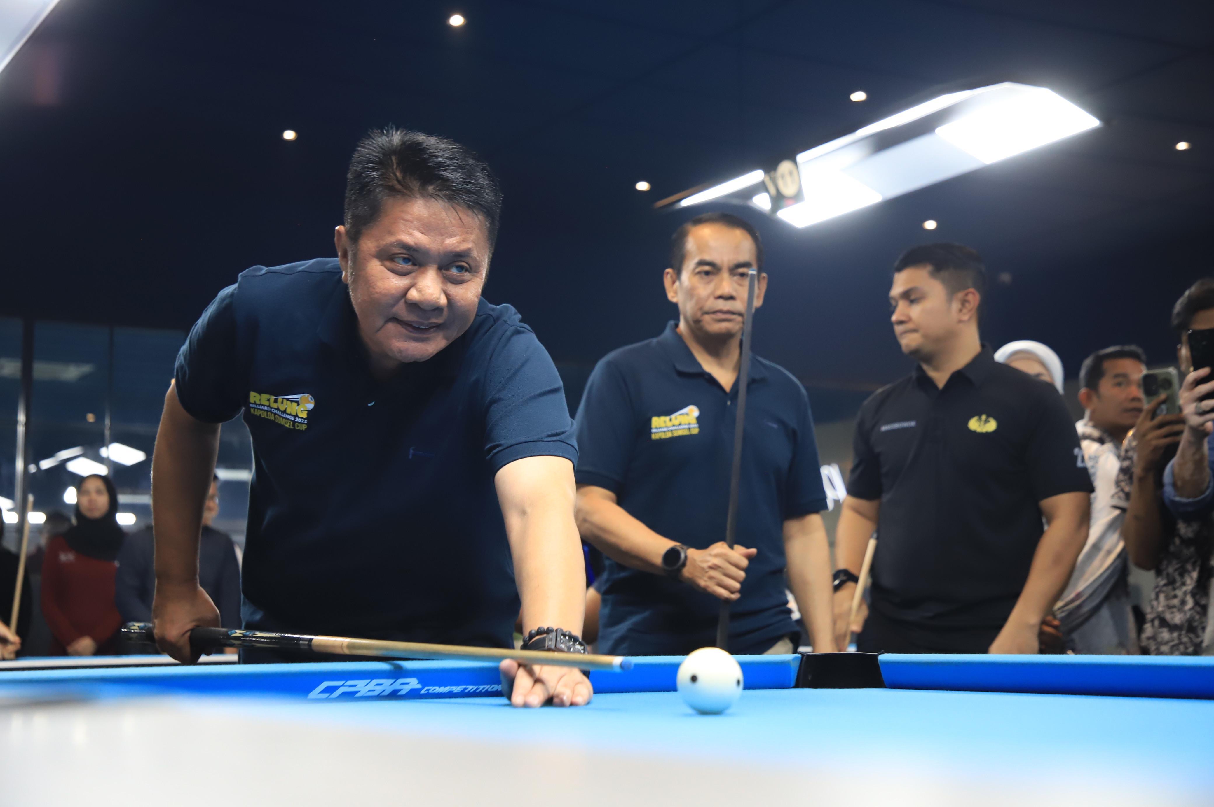 Gubernu dan Wagub Ikuti Pertandingan Eksibisi Pada Pembukaan Relung Billiard Challenge 2025 Kapolda Sumsel Cup