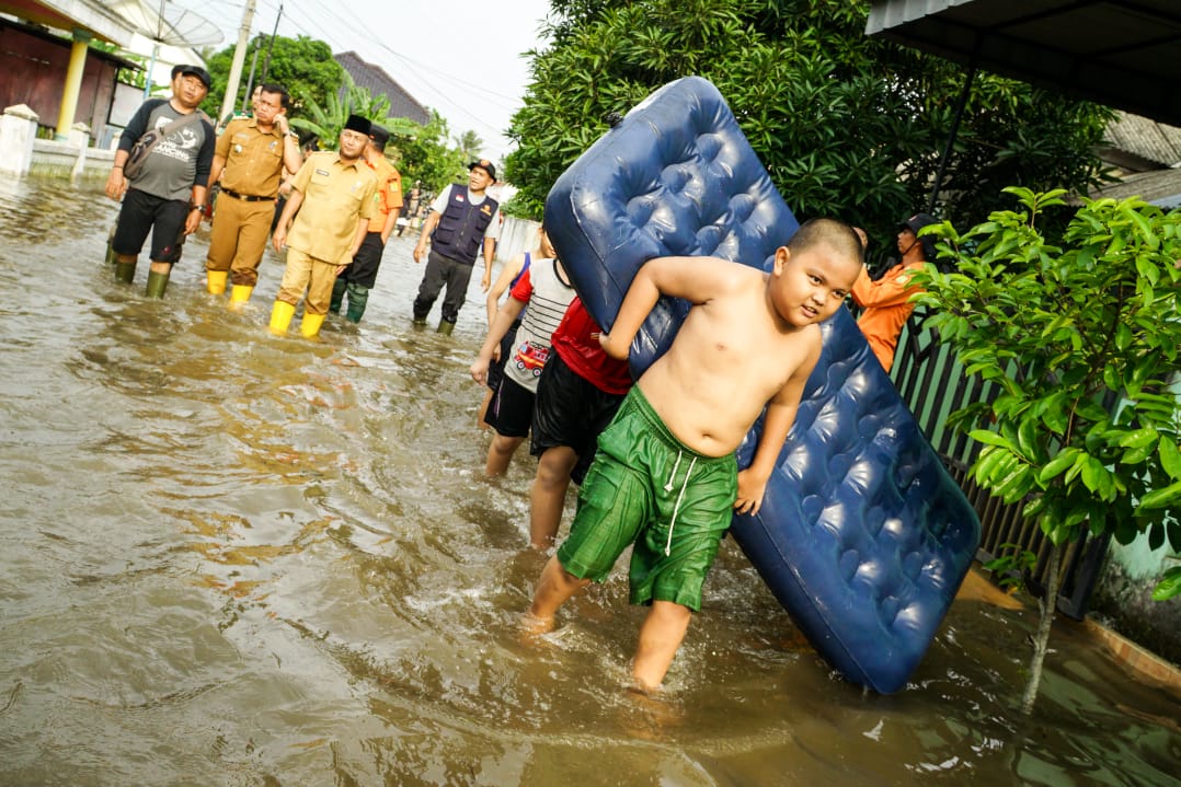 Banjir Meluas, Apriyadi Keliling Sekayu, Temui Warga Terkena Banjir. Ini Himbauannya