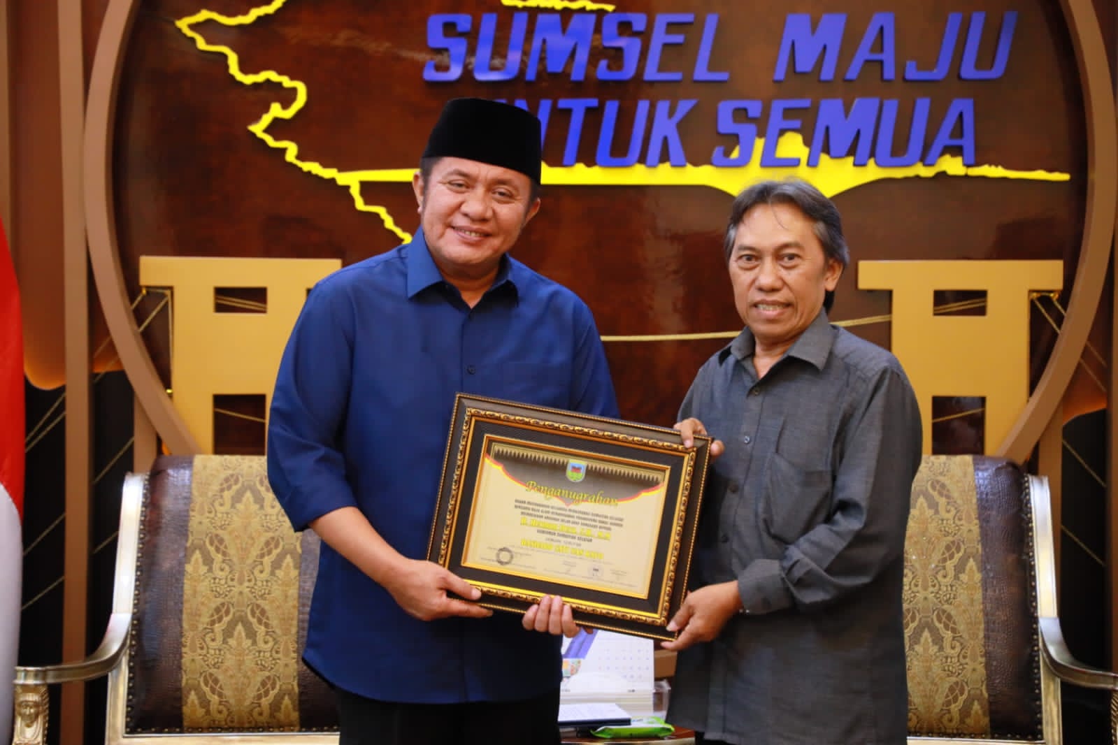 Gubernur H Herman Deru Terima Gelar Adat Minangkabau 