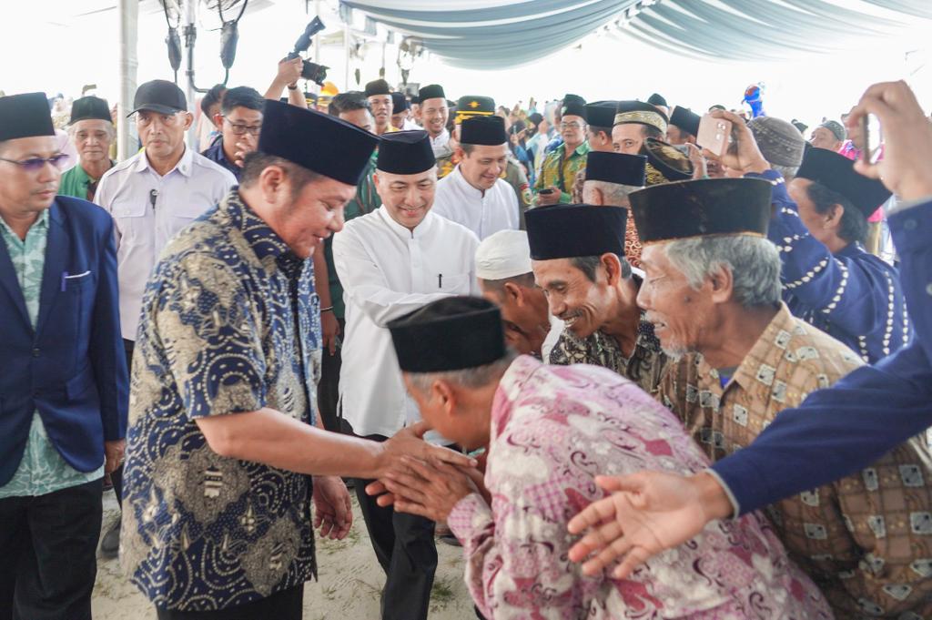 Gubernur Herman Deru dan PJ Bupati Apriyadi Hadiri Pengajian Akbar di Desa Bumi Kencana