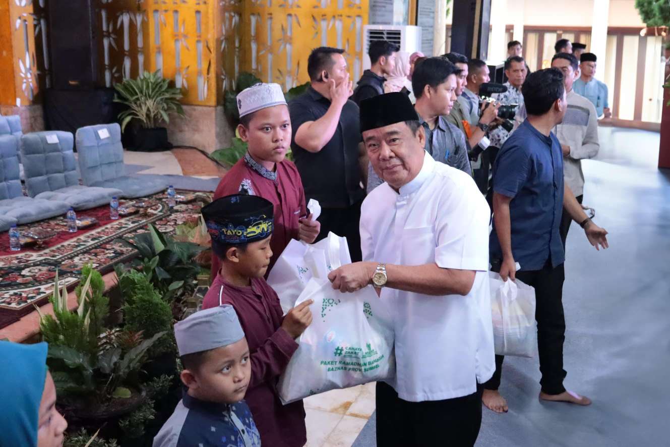 Safari Ramadhan Bersama Masyarakat OKI, Herman Deru Minta Pemkab OKI Jaga Stabilitas Bahan Pokok 