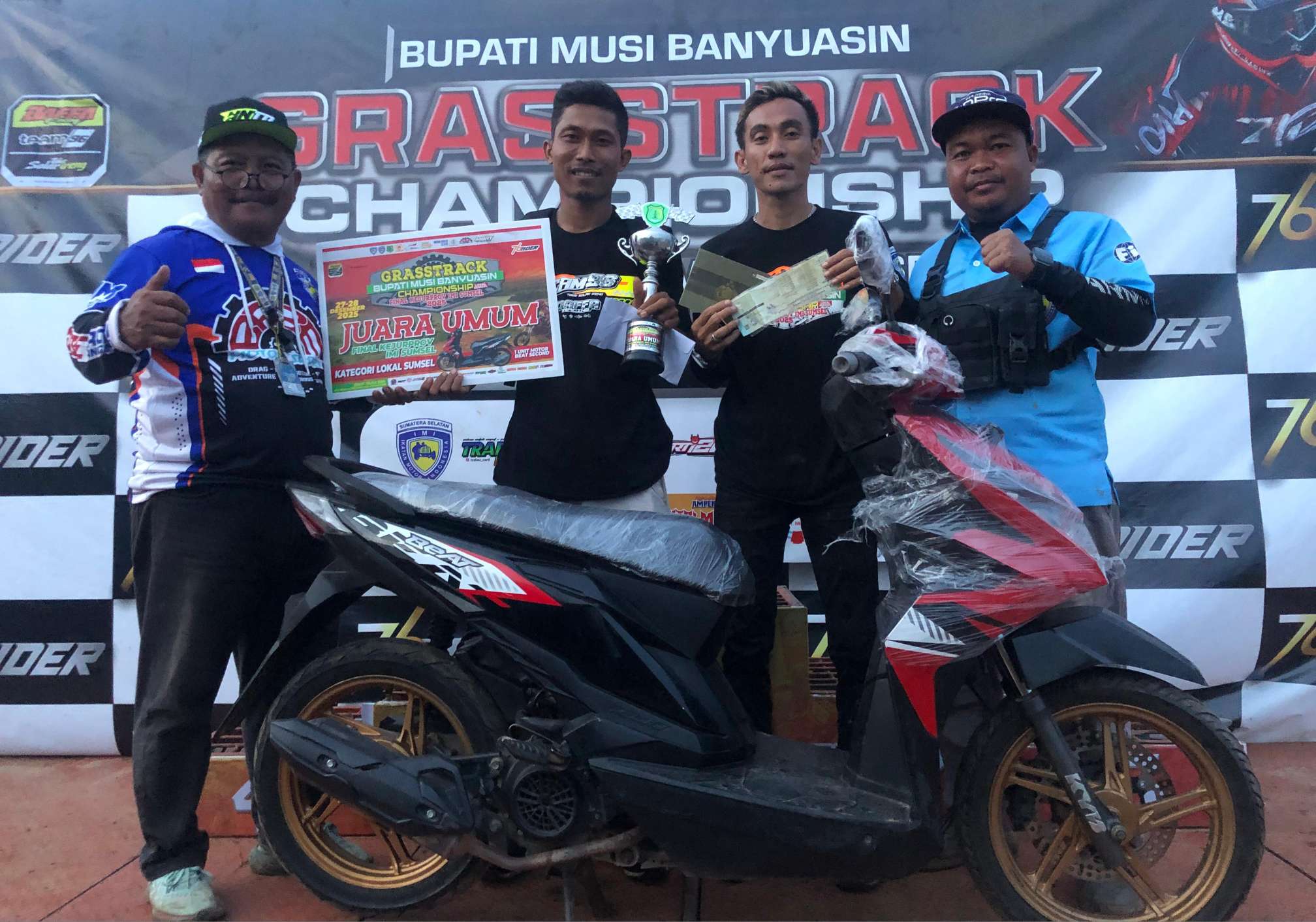 Daffa Racing Team 96 Toke Solar Ireng Borong Juara di Grasstrack Bupati Muba Championship