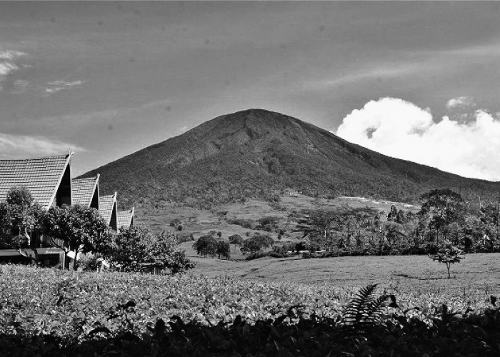 Cerita Misteri Seputar Gunung Dempo, Kutukan Si Pahit Lidah Hingga Perwujudan Manusia Harimau