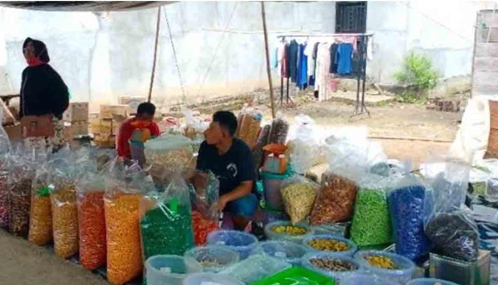 Hari Raya Idul Fitri 1445 H Segera Tiba, Penjual Kue Kering Mulai Bermunculan di Pasar Kalangan 