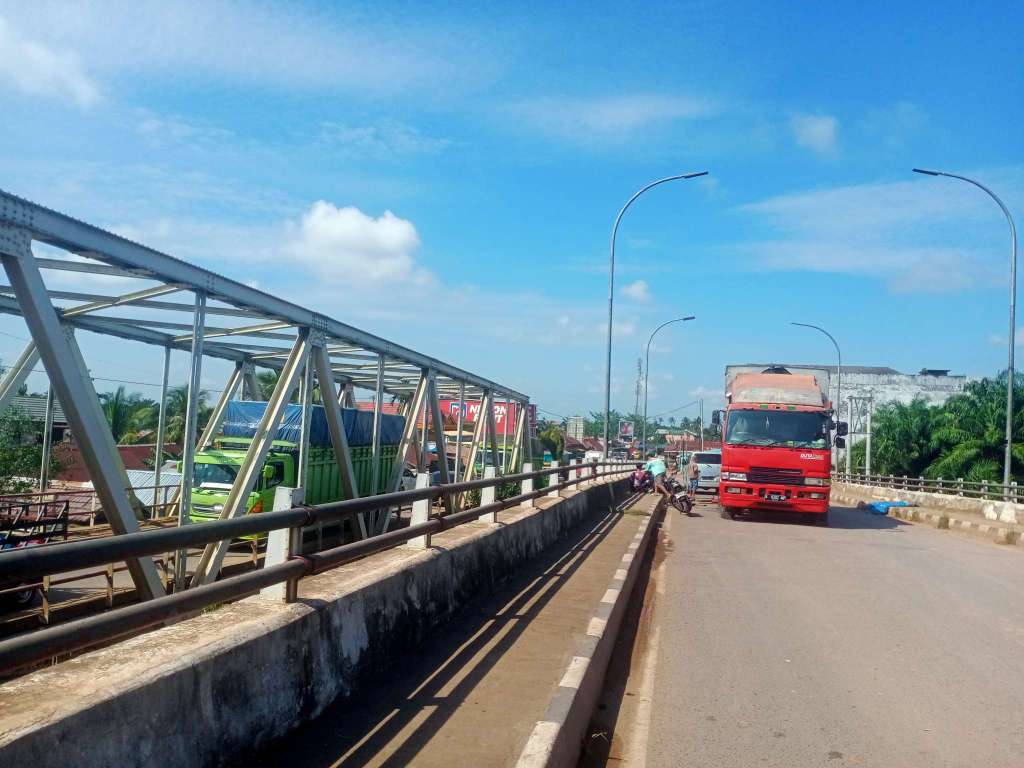 Mobil Fuso Box Rusak, Jembatan Baru Sungai Lilin Ditutup, Arus Lalu Lintas Tersendat