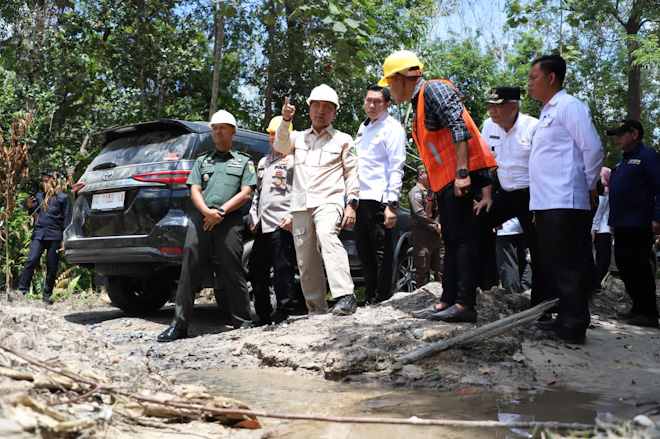 Tinjau Perbaikan Jembatan Rimba Ukur - Rantau Sialang