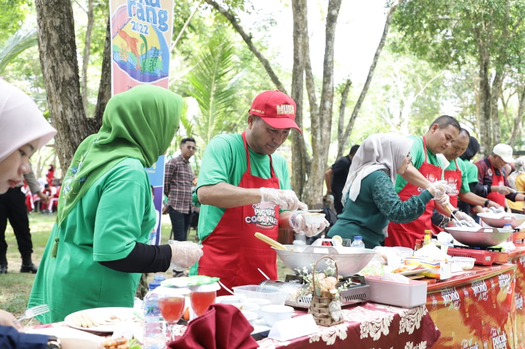 Usai Bekarang, Pj Bupati Apriyadi Request Masak Tempoyak dengan Lord Adi