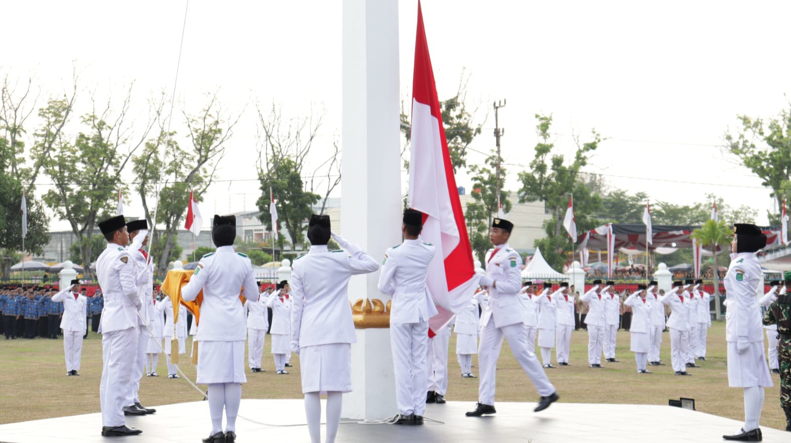 Upacara Penurunan Sang Merah Putih Selesai, Paskibraka Muba Sukses Jalankan Tugasnya 