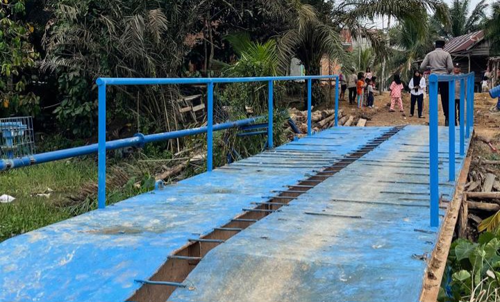 Polres Muba dan PT MBJ Bangun Jembatan Besi di Bayung Lencir, Akses Warga Kini Lebih Aman