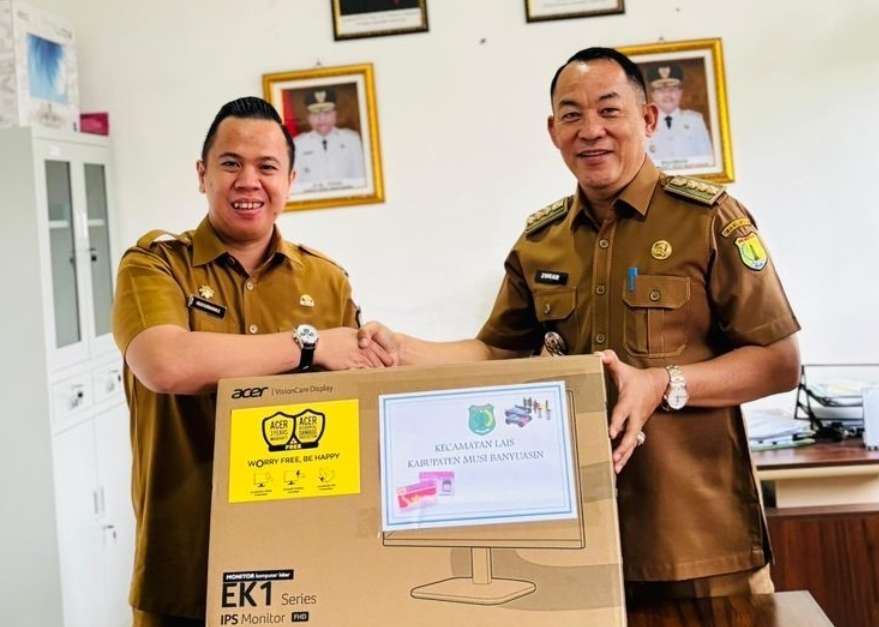 Pemkab Muba Perkuat Layanan Administrasi Kependudukan, Serahkan Perangkat Rekam KTP-el Baru Kecamatan Lais